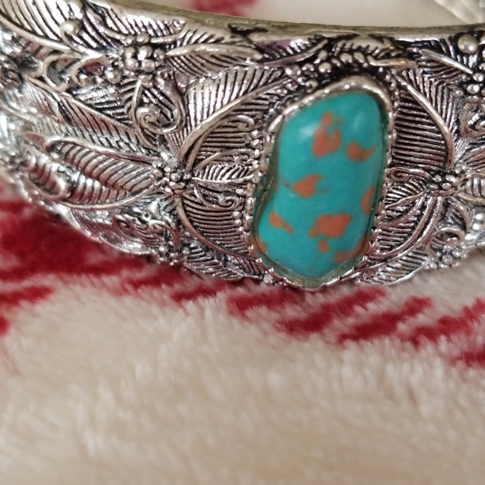 Cuff bracelet - Picture 2 of 5